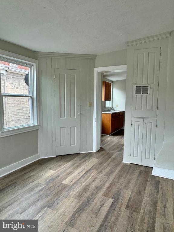 Building Photo - 107 S Queen St