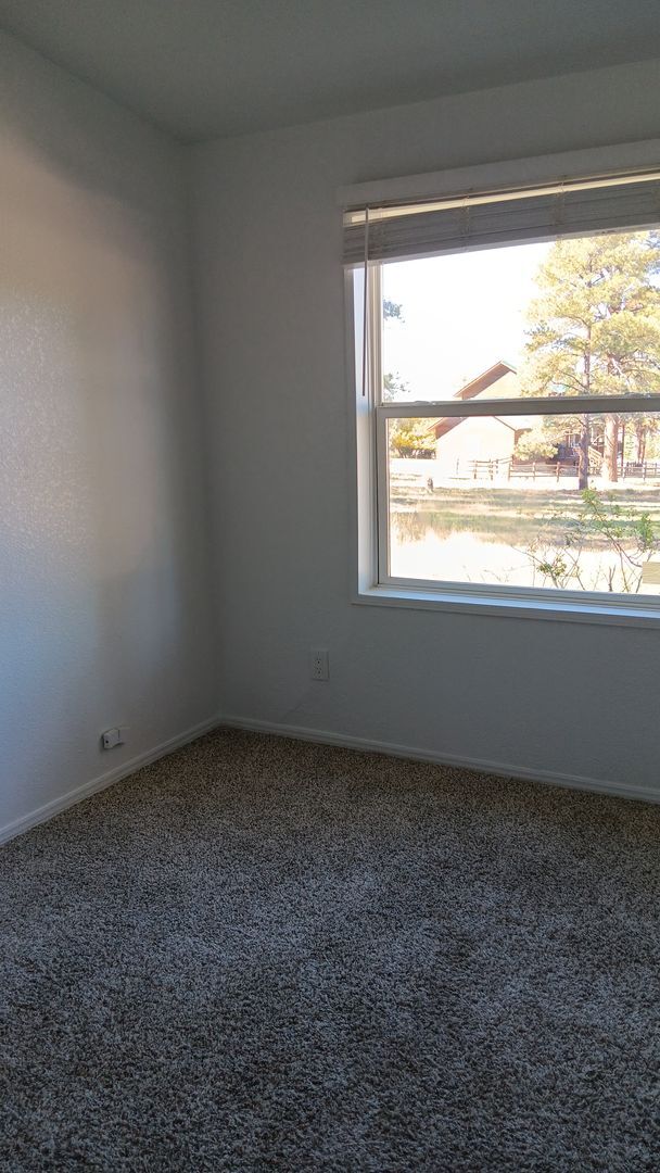 Building Photo - Nice home in a quiet neighborhood