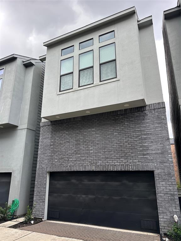 Building Photo - 2616 Riverside Dr