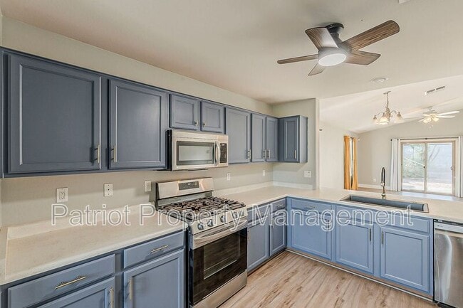 Building Photo - 13930 W Country Gables Dr