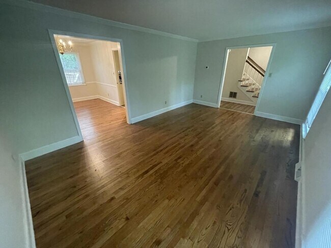 Building Photo - 812 Glen Eden Dr