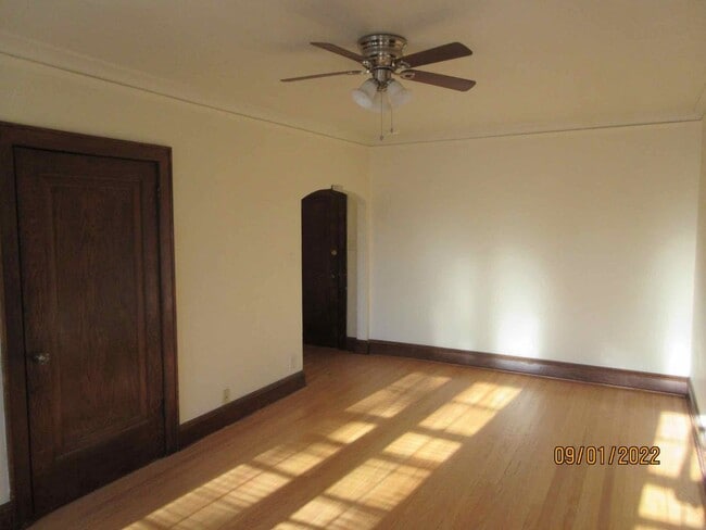 Building Photo - Available June 2026 Gorgeous Studio Beautiful Remodeled Apartment