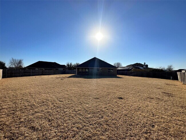 Building Photo - Stunning 3 Bedroom Home in Holland Meadows