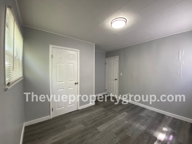 Building Photo - DEPOSIT MOVES YOU IN! NO RENT UNTIL AUGUST...