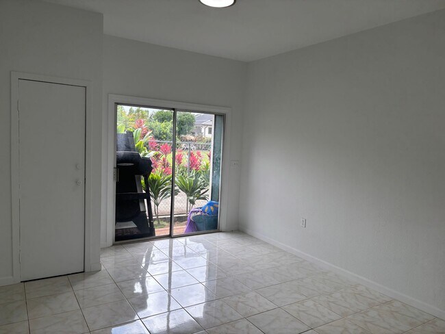 Building Photo - OAHU9366 - Keep all tenants MTM - Owner ma...