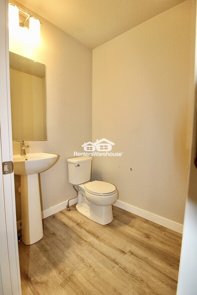 Building Photo - 911 Plum Creek Ct
