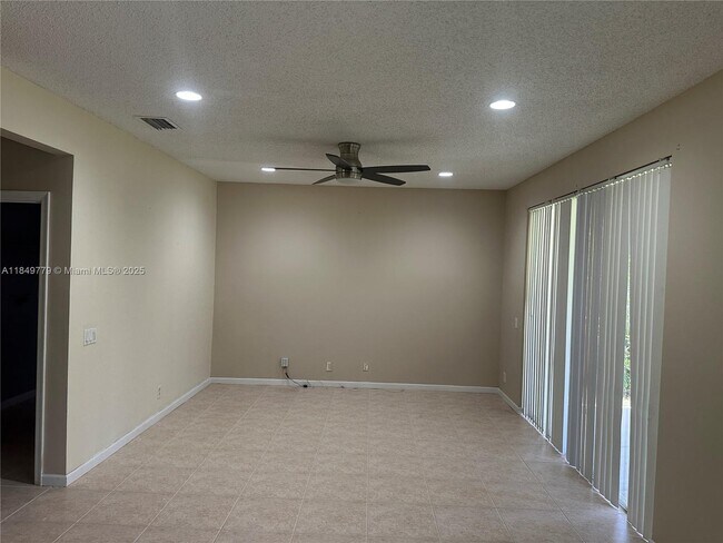 Building Photo - 4383 Laurel Ridge Cir