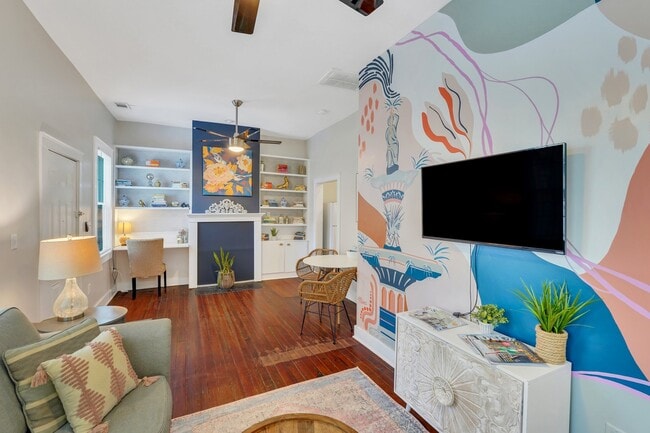 Building Photo - 307 W Waldburg Ln