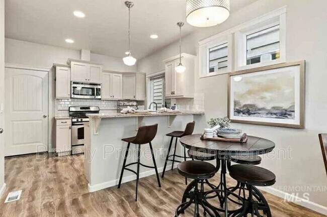 Building Photo - 4366 N Five Mile Rd