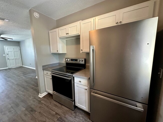 Building Photo - LARUAW 1103