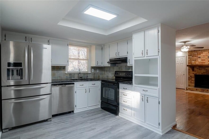 Building Photo - 3599 Lower Roswell Rd