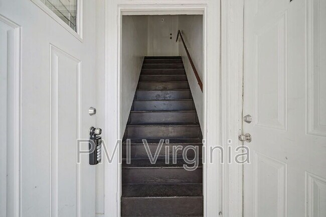 Building Photo - 3841 Chatham Cir