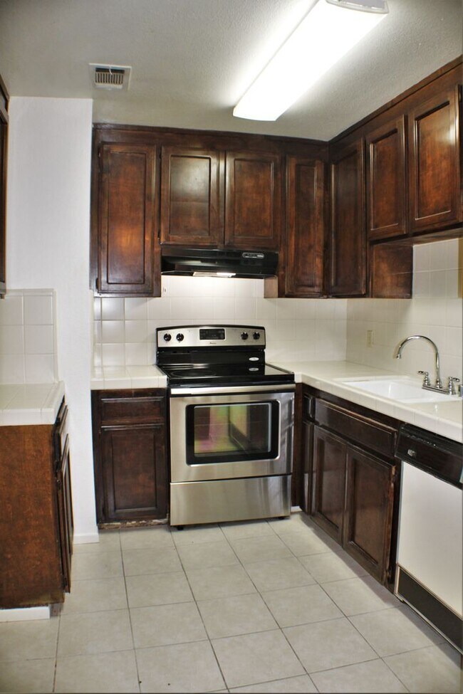 Building Photo - 6808 N Half Moon Dr