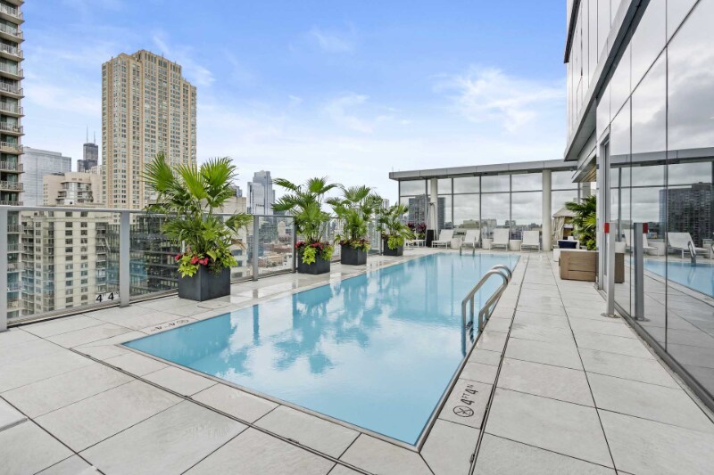 Building Photo - 13 E Huron St