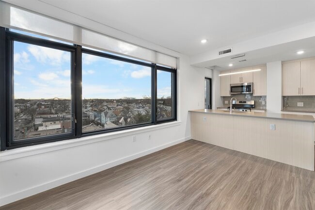 Building Photo - 957 Broadway