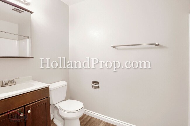 Building Photo - Charming 3-Bedroom Duplex with Fenced Yard, Fireplace & Garage Near Hwy 26!