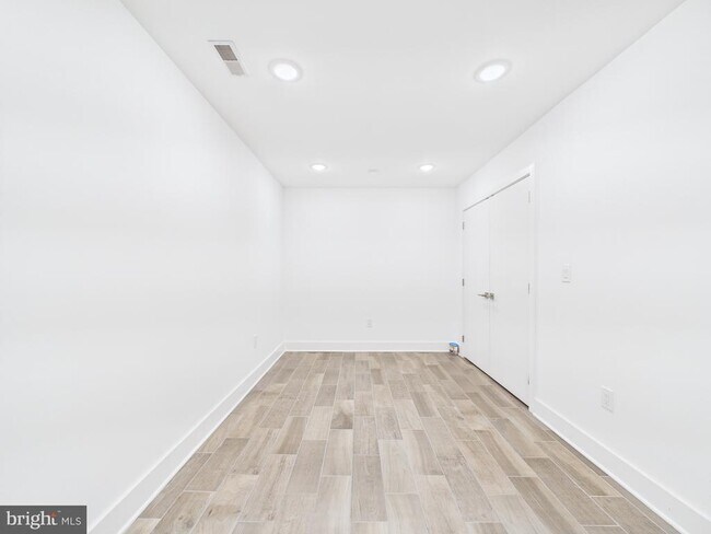Building Photo - 2646 Manton St