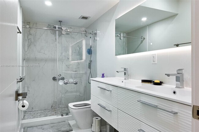 Building Photo - 1950 S Ocean Dr