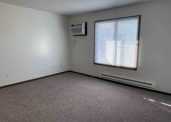 Building Photo - 1127 S Linn St