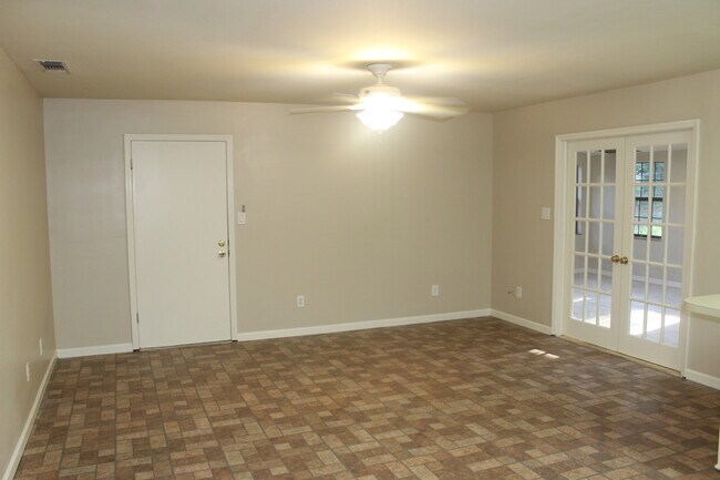 Building Photo - PRE-LEASING 8/1/18   Great Updated 4 Bedroom Home