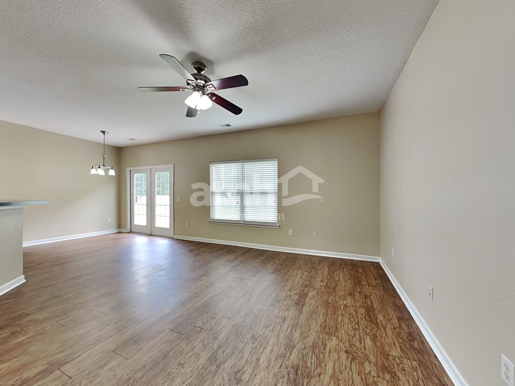 Building Photo - 155 Red Oak Dr