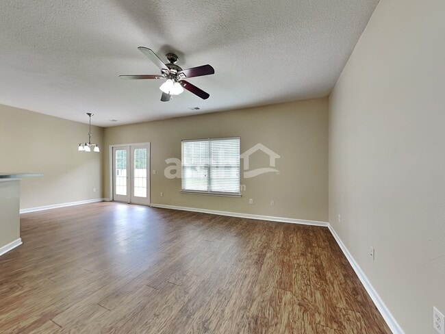 Building Photo - 155 Red Oak Dr
