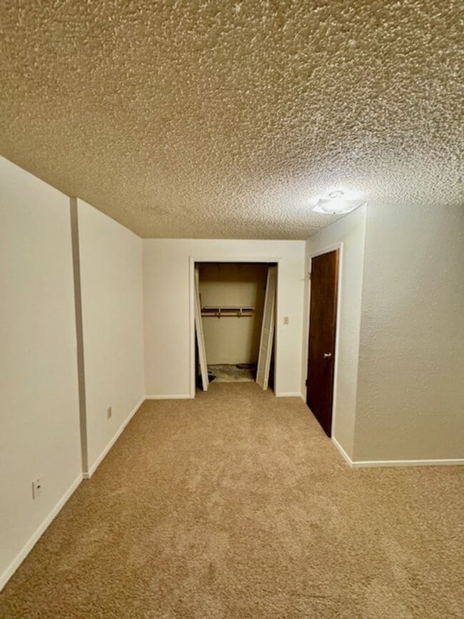 Building Photo - 1605 W Koch St