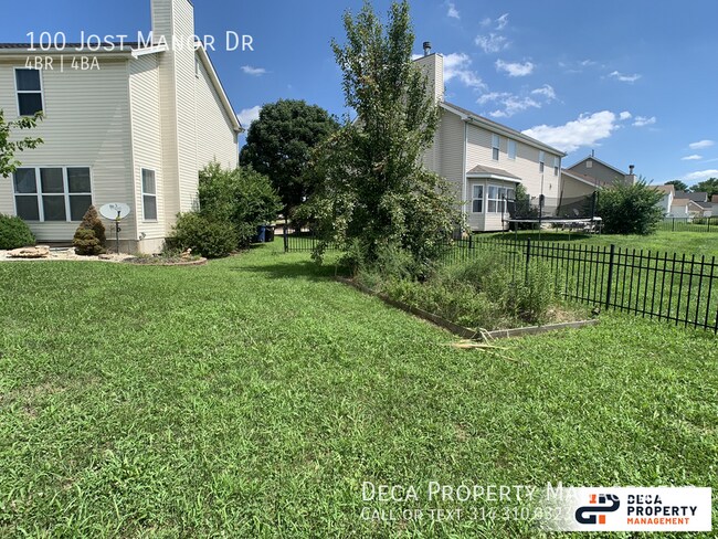 Building Photo - 4 Bedroom House
