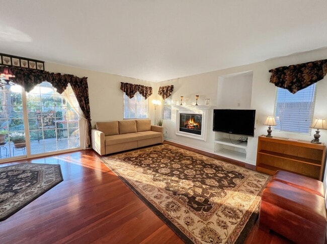 Building Photo - 1829 Mirador Dr