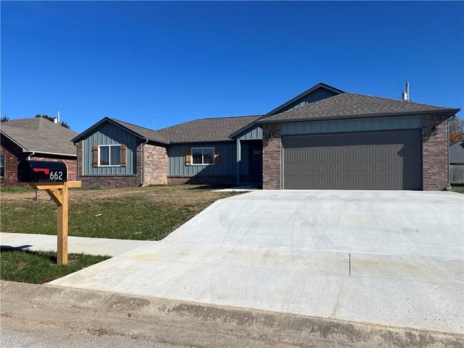 Building Photo - 662 White Oak St