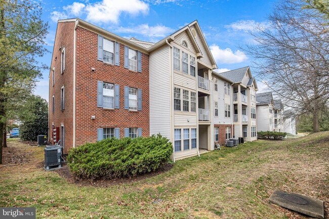 Building Photo - 700 Orchard Overlook Orch