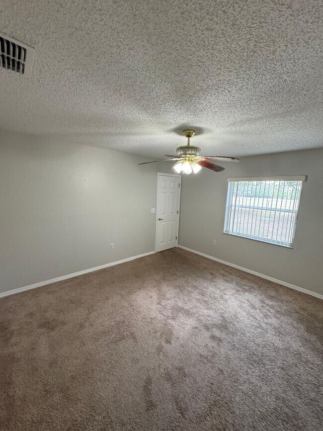 Building Photo - Glenridge 3/2 Home Located in Lakeland