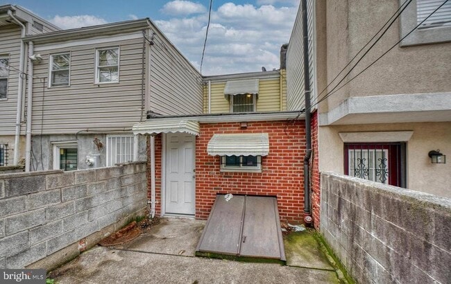 Building Photo - 204 N Port St