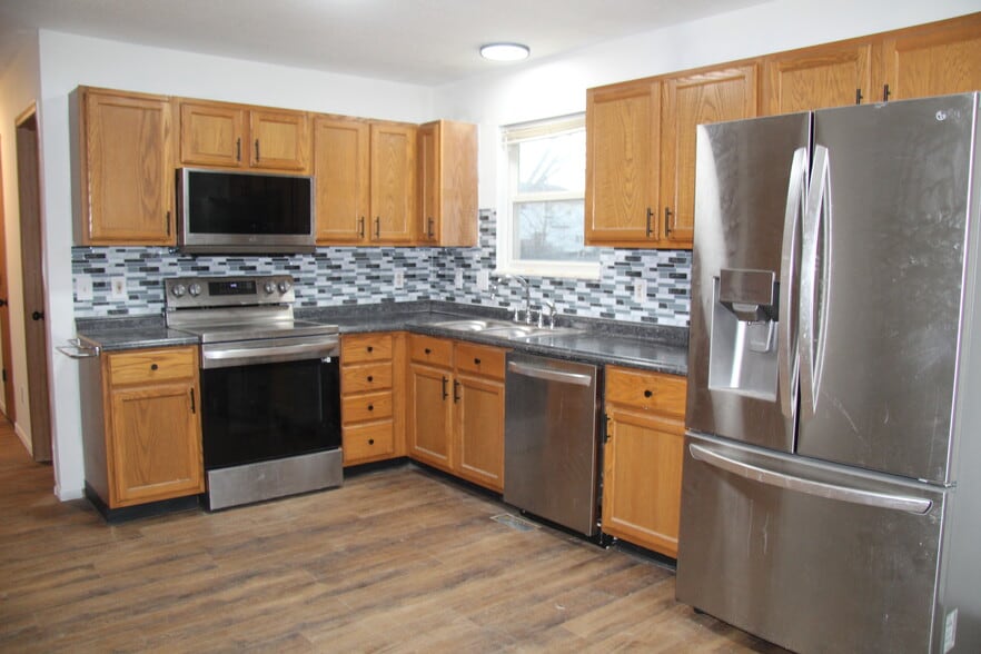 Building Photo - 2225 Columbus Cir