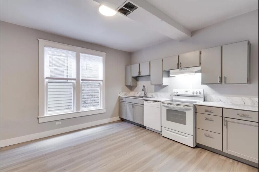 KITCHEN - 2028 W Gardner Ave