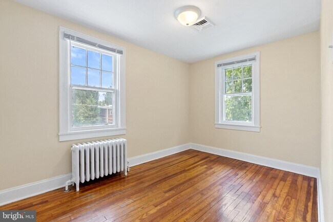 Building Photo - 117 W Cork St