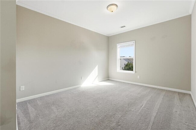 Building Photo - 156 Round Pond Dr