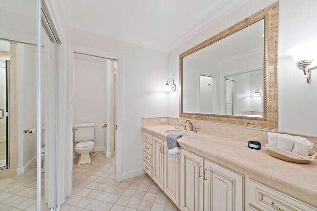 Building Photo - Newport Beach Townhome