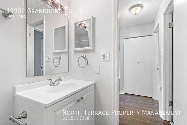 Building Photo - Spacious, Renovated 2 Bedroom in Grandview