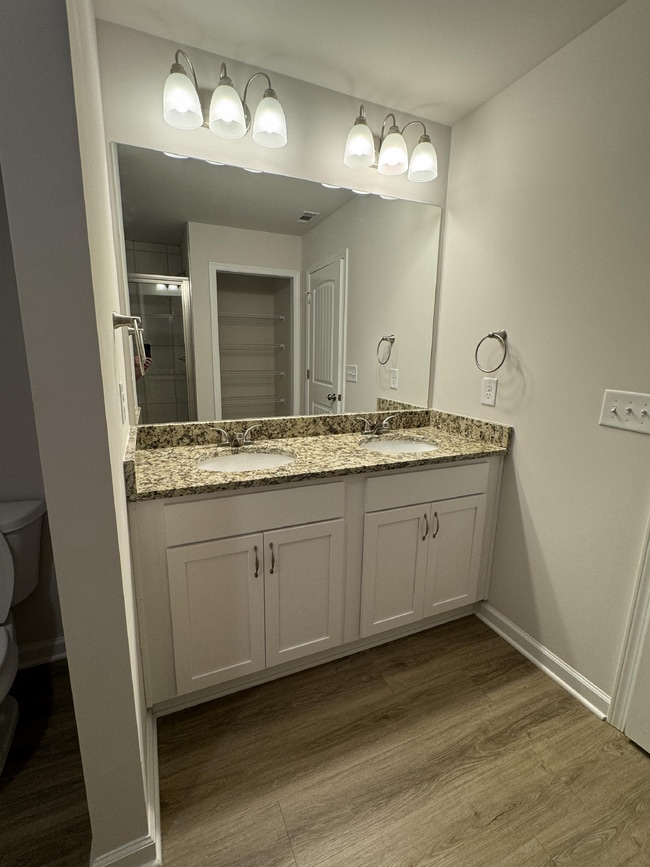 Building Photo - LIKE NEW, 3 bed 2 bath Townhome in Lula!