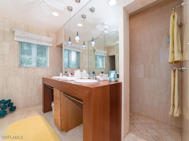 Building Photo - 883 Galleon Dr