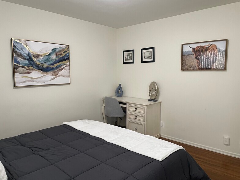 Building Photo - 8563 Colgate Ave