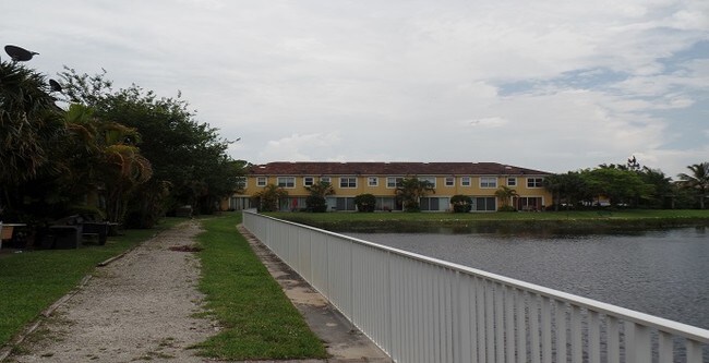 Building Photo - 1040 Pipers Cay Dr