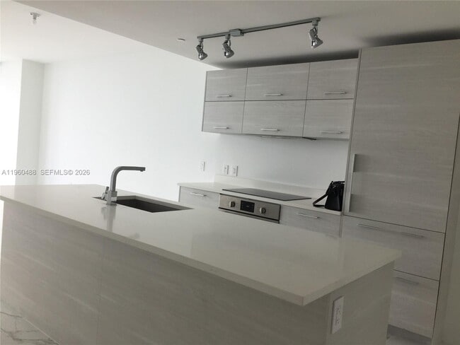 Building Photo - 650 NE 32nd St