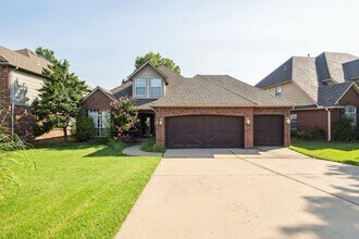 Building Photo - Spacious 4 Bedroom + Bonus Room
