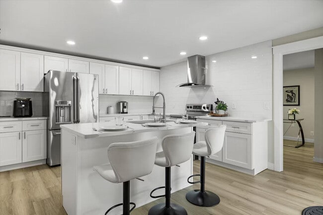 Building Photo - 2410 W Bruneau Pl