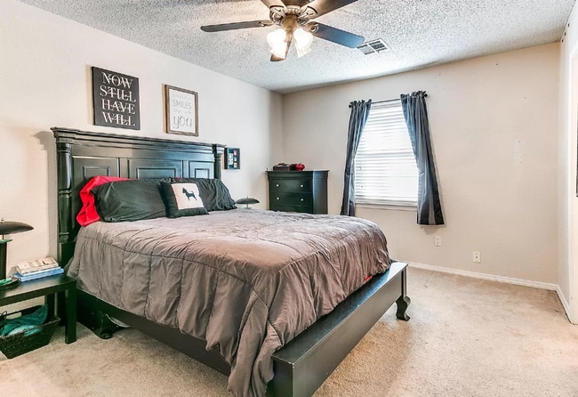 Building Photo - Charming 3-Bed, 2-Bath Home in Prime Broke...