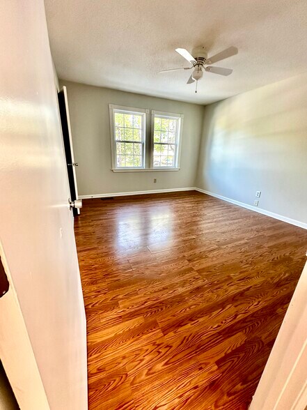 Building Photo - 1605 Fawn Vista Dr N