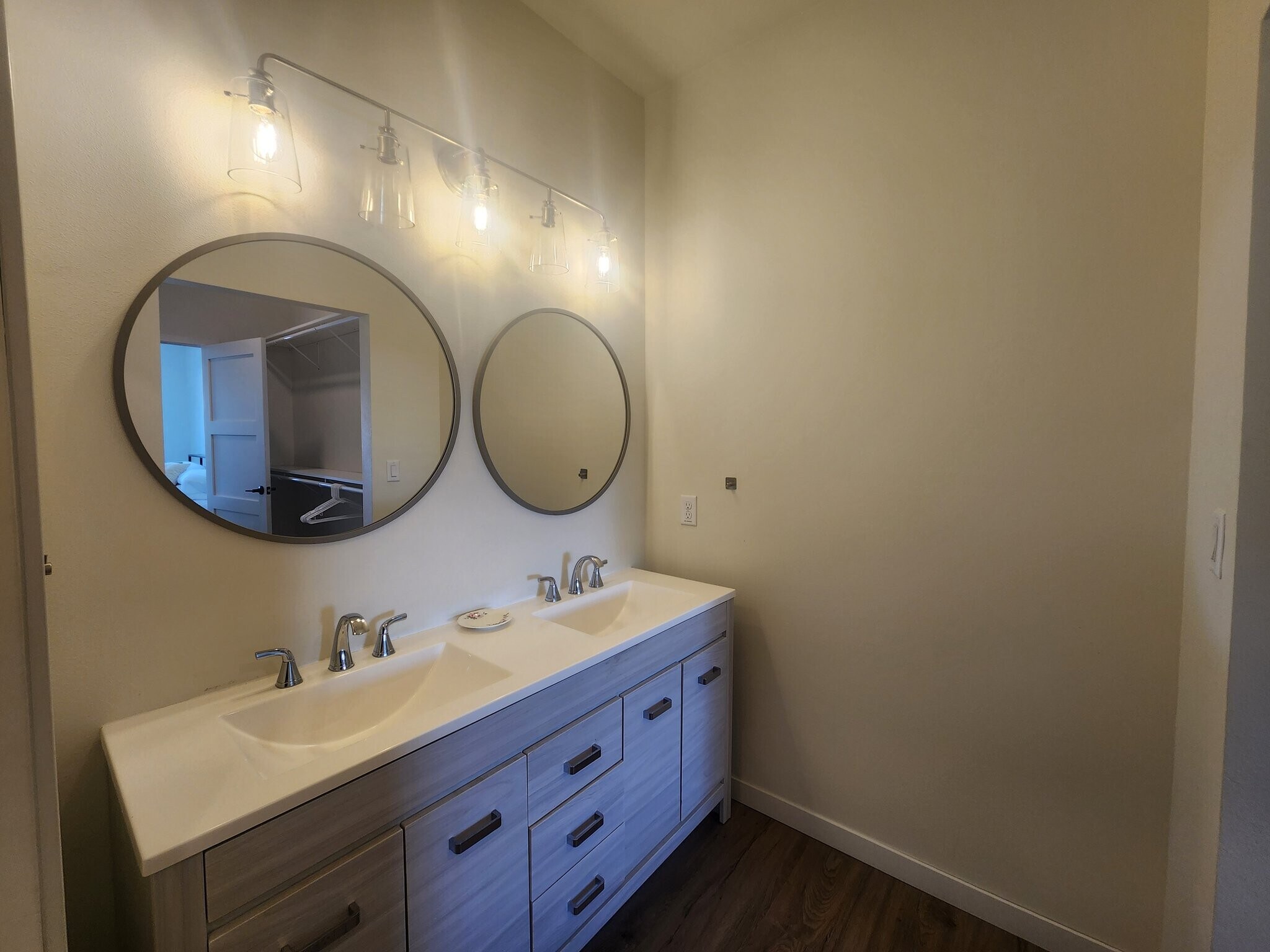 Building Photo - 812 7th St SW