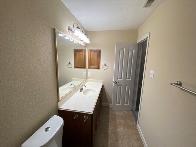 Building Photo - 4903 Summer Ridge Dr